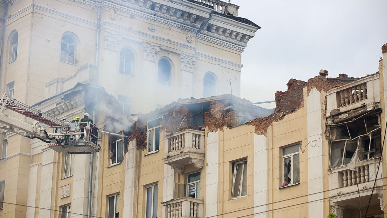 У Дніпрі в будинок влучила ракета: що розповіли мешканці
