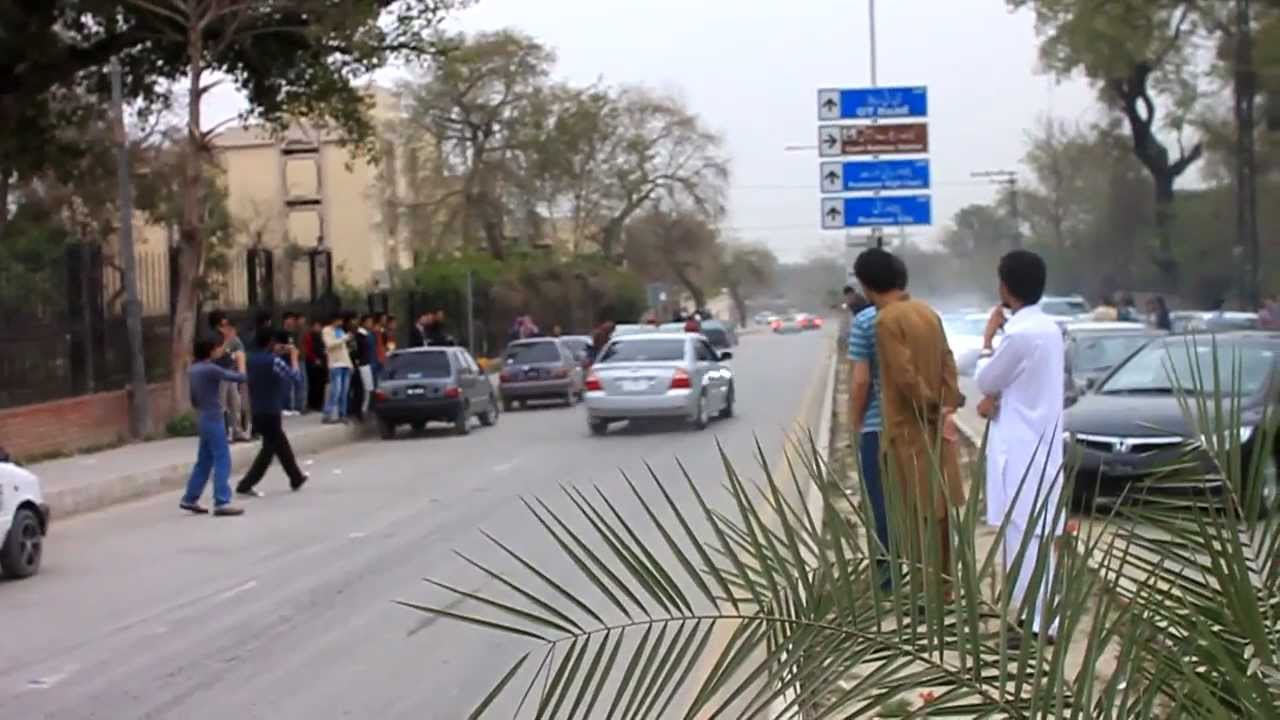 Battle Of The Cars 2012 Outside Of Edwards College Peshawar - 720 HD