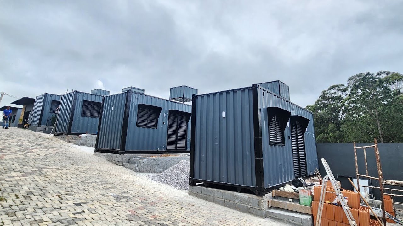 Investimento certo com kitnets em container para locação de temporada - Azul Containers