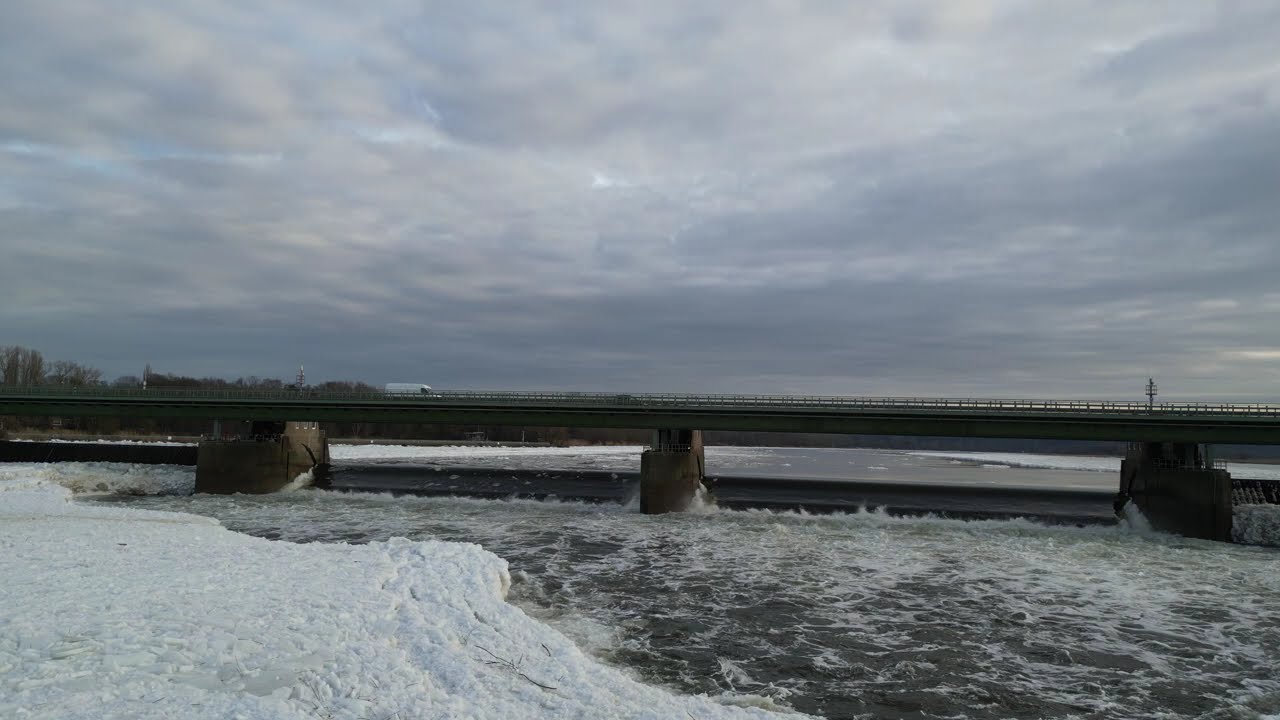 Eisstau auf der Elbe an der Staustufe in Geesthacht (Januar 2026)