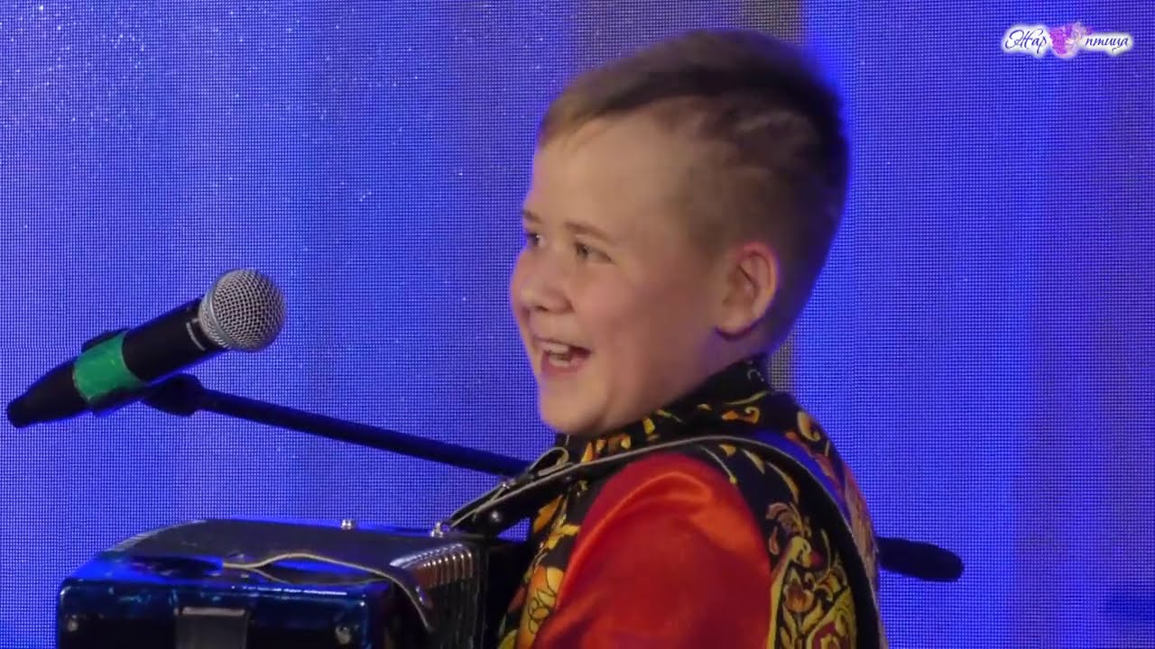 Паренёк шпарит на гармошке!!! Программа 