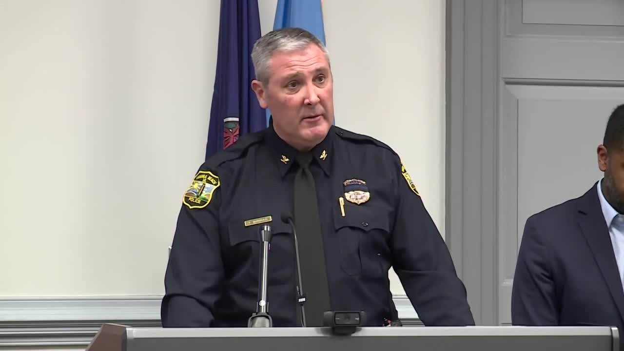Police chief gives update after 2 officers killed in Virginia Beach: 'We're hurting'