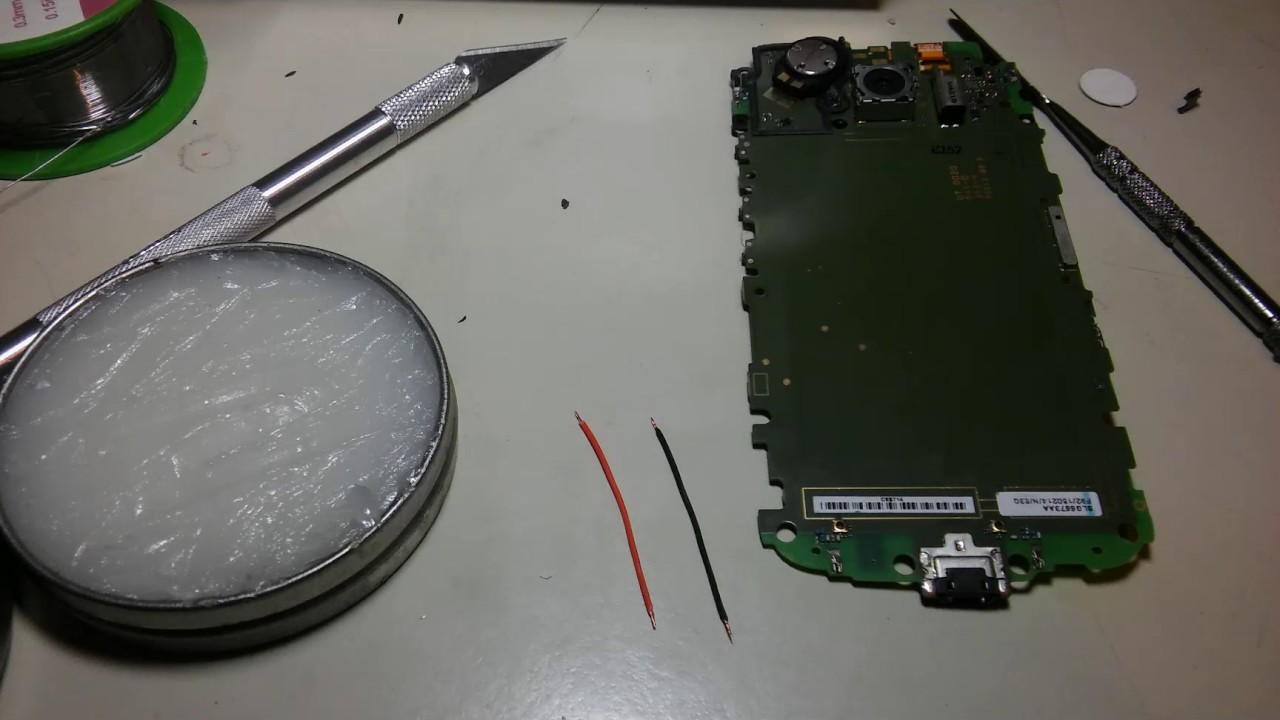 Reparaci&oacute;n Moto E2 LTE Xt 1527 display roto y no pasa el logo.