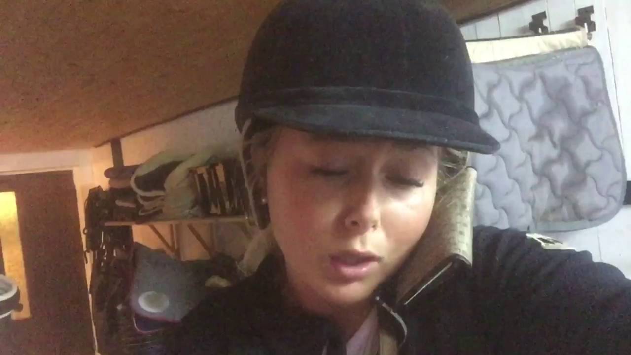N&auml;r man ber n&aring;gon h&auml;stokunnig med mycket sj&auml;lvf&ouml;rtroende om hj&auml;lp #typiskaryttaren