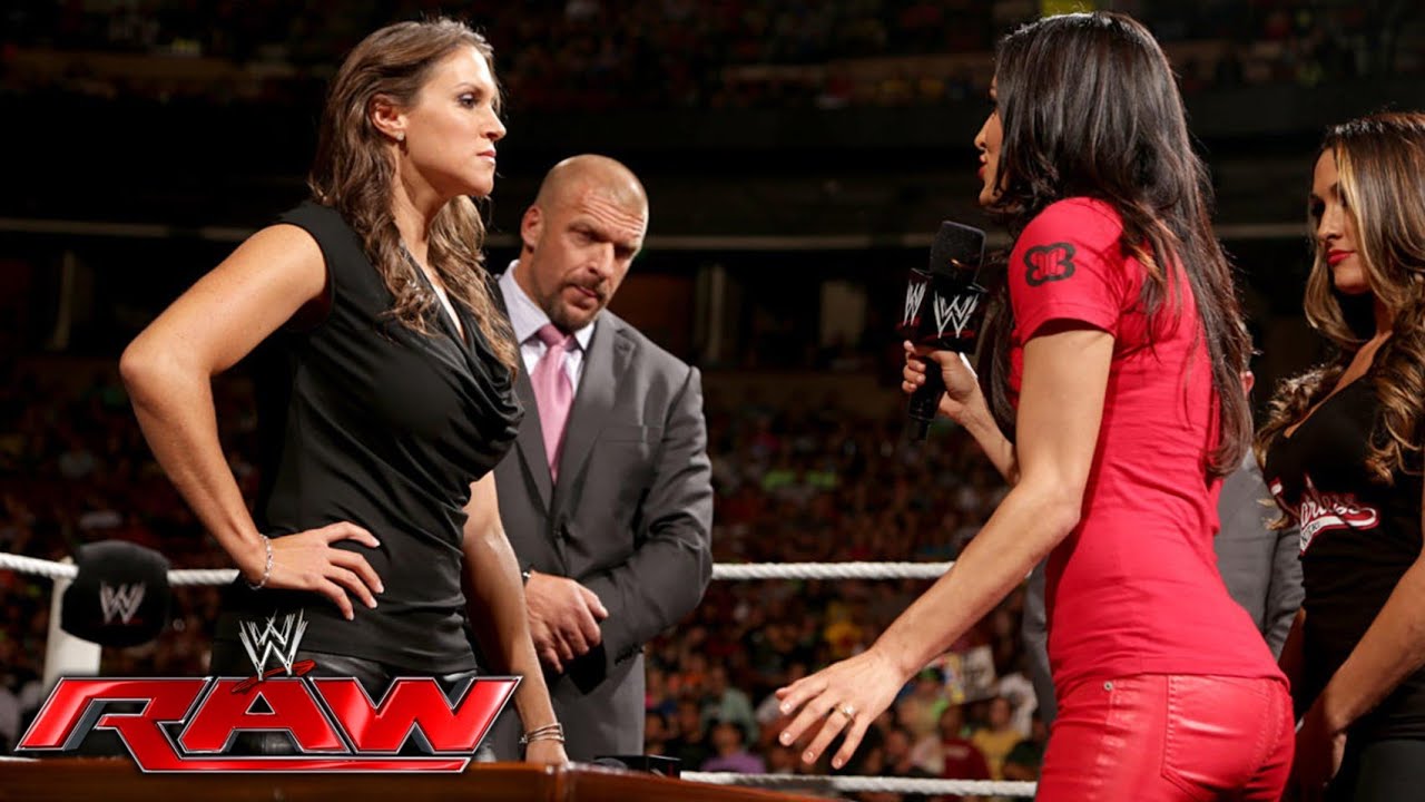 Signature du contrat entre Brie Bella et Stephanie McMahon pour SummerSlam: Raw, 4 août 2014 VF