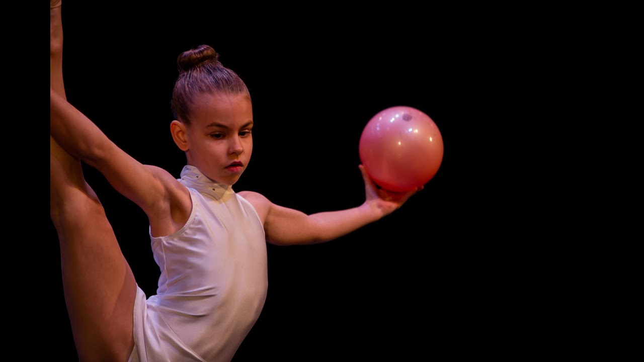 Art in Motion karácsonyi gála 2021_Rákosligeti alsós labda gyakorlat