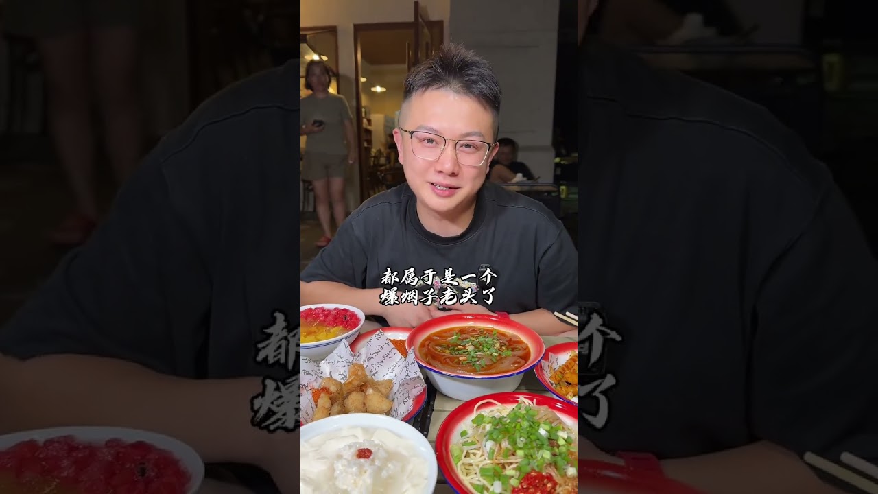 夏日炎炎，汗水咸咸，冰粉甜甜，这个季节来点清凉解暑和有食欲感的东西，然后解放高温，是一件很快乐的事!#吴慢慢 #解暑神器 #夏日美食我来探 #冰粉 #狼牙土豆