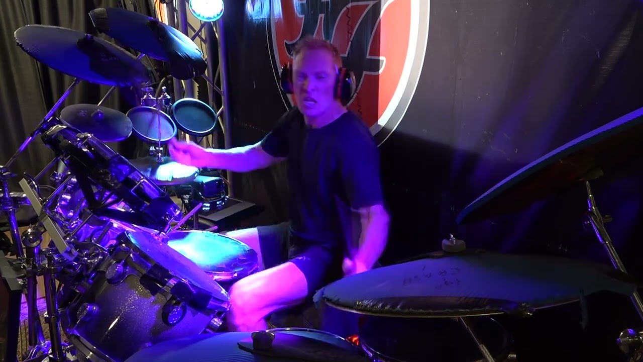 Foo Fighters (Taylor Hawkins) 'Breakout' live drum cover
