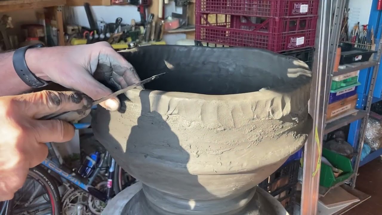 Large Handmade Wabi-Sabi Vase: The Coiling Technique (Part 2) | Creta fra le mani
