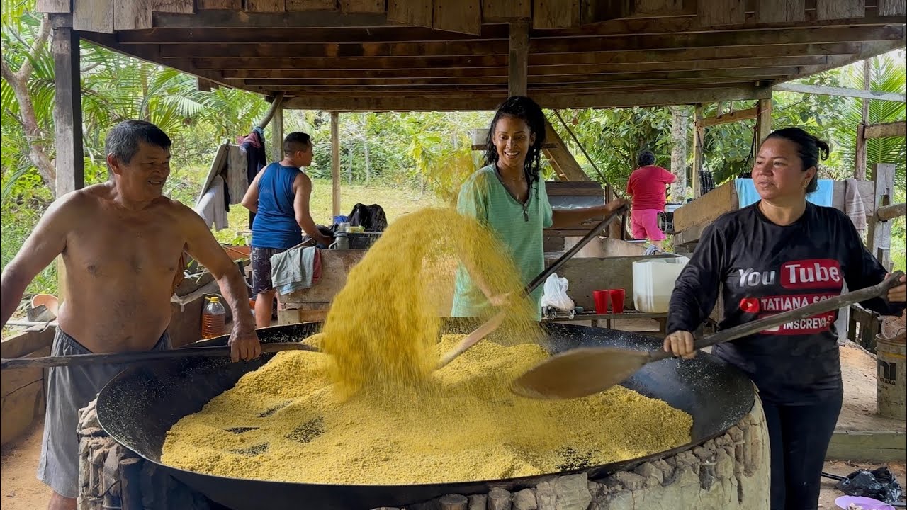 VELHO DO RIO NA PRODUÇÃO DE FARINHA, fizemos pé de moleque e tiramos goma 