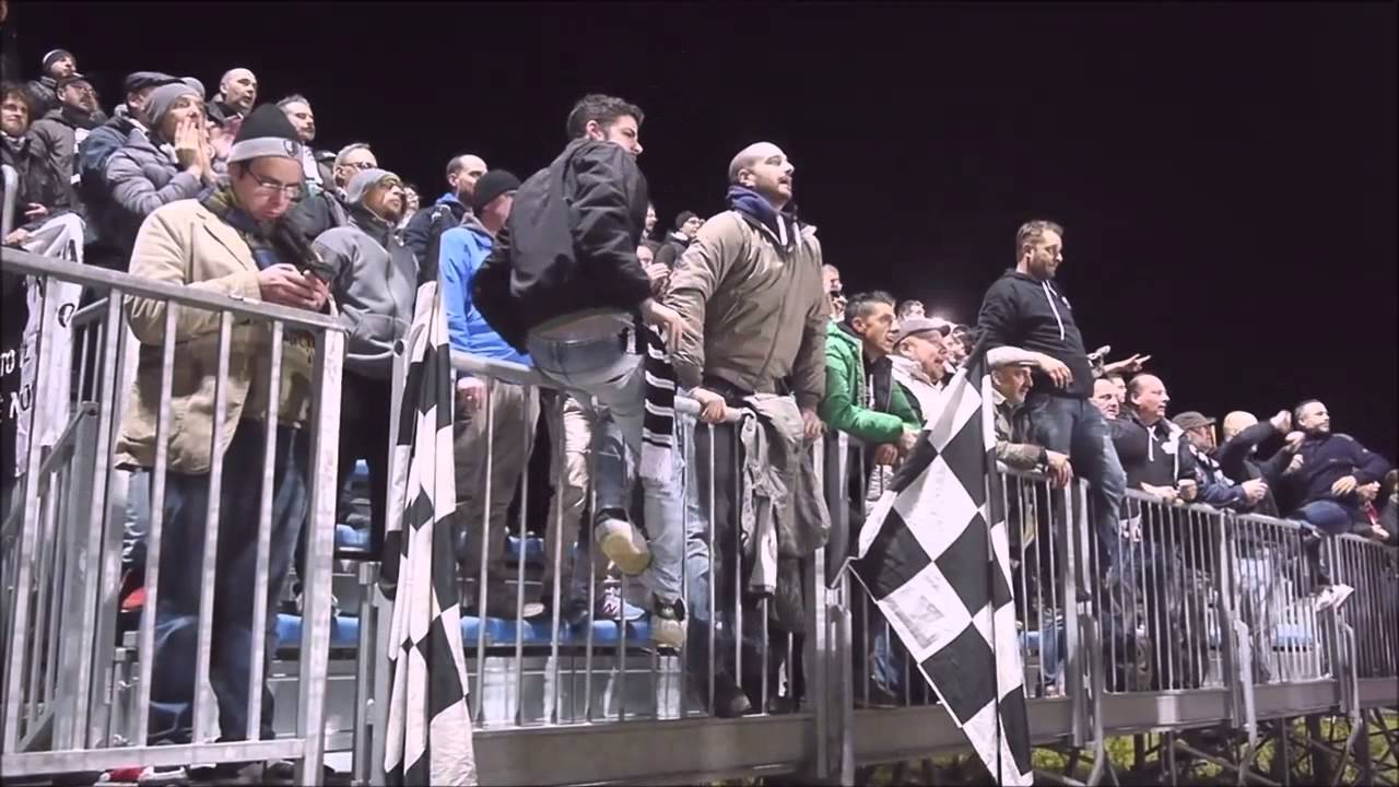 Tifosi della Robur Siena a Pontedera