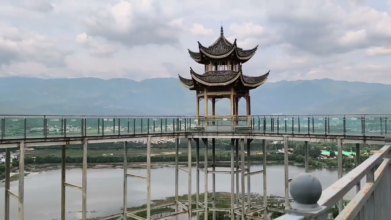 【马中骑行第92天】一不小心就遇上了洱海源头— 海西海水库，那里的山景真是美呆。晚上在沙溪古镇的一间青旅落脚~