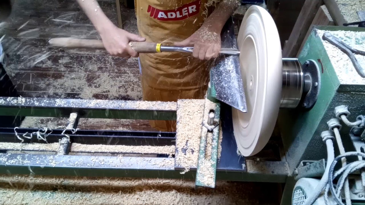 Einen großen Zirbenteller drechseln. #2