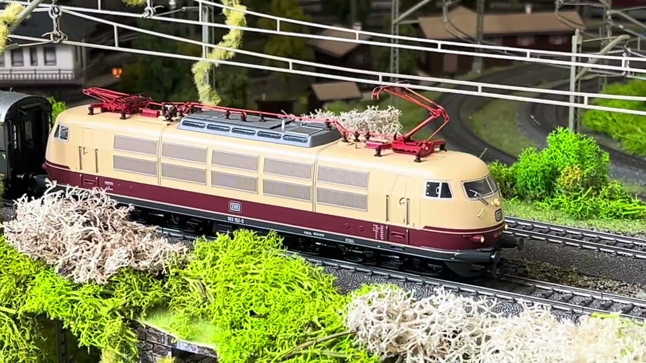 Märklin H0: BR 103, SNCB Nohab, E94 und Thema Oberleitung - Stromabnehmer