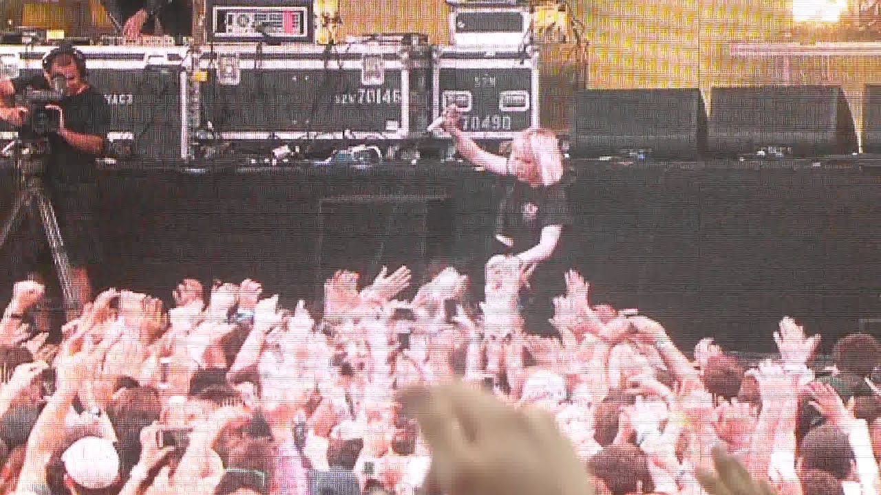 Crystal Castles 'Alice Practice' Live at Lollapalooza 2013