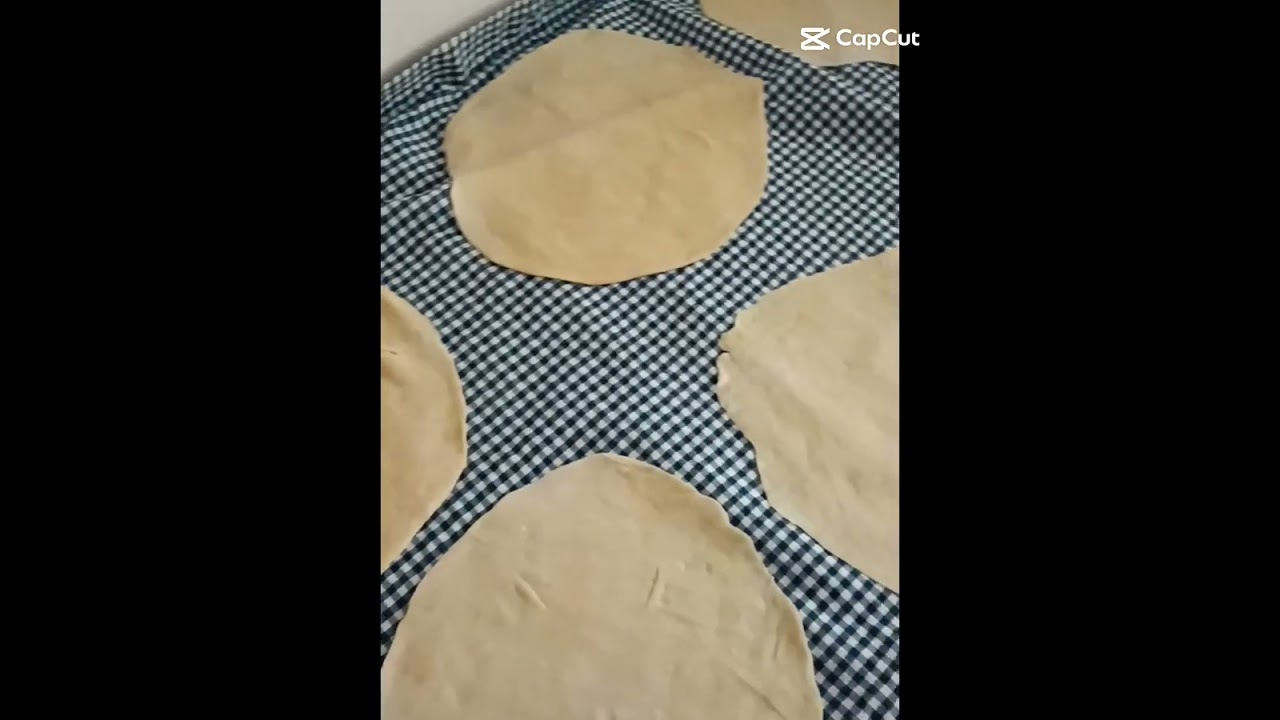 Kış hazırlığı Yumurtalı s&uuml;tl&uuml; erişte 1 yumurtaya 1su bardağı un #shortvideo#kışhazırlığı #erişte