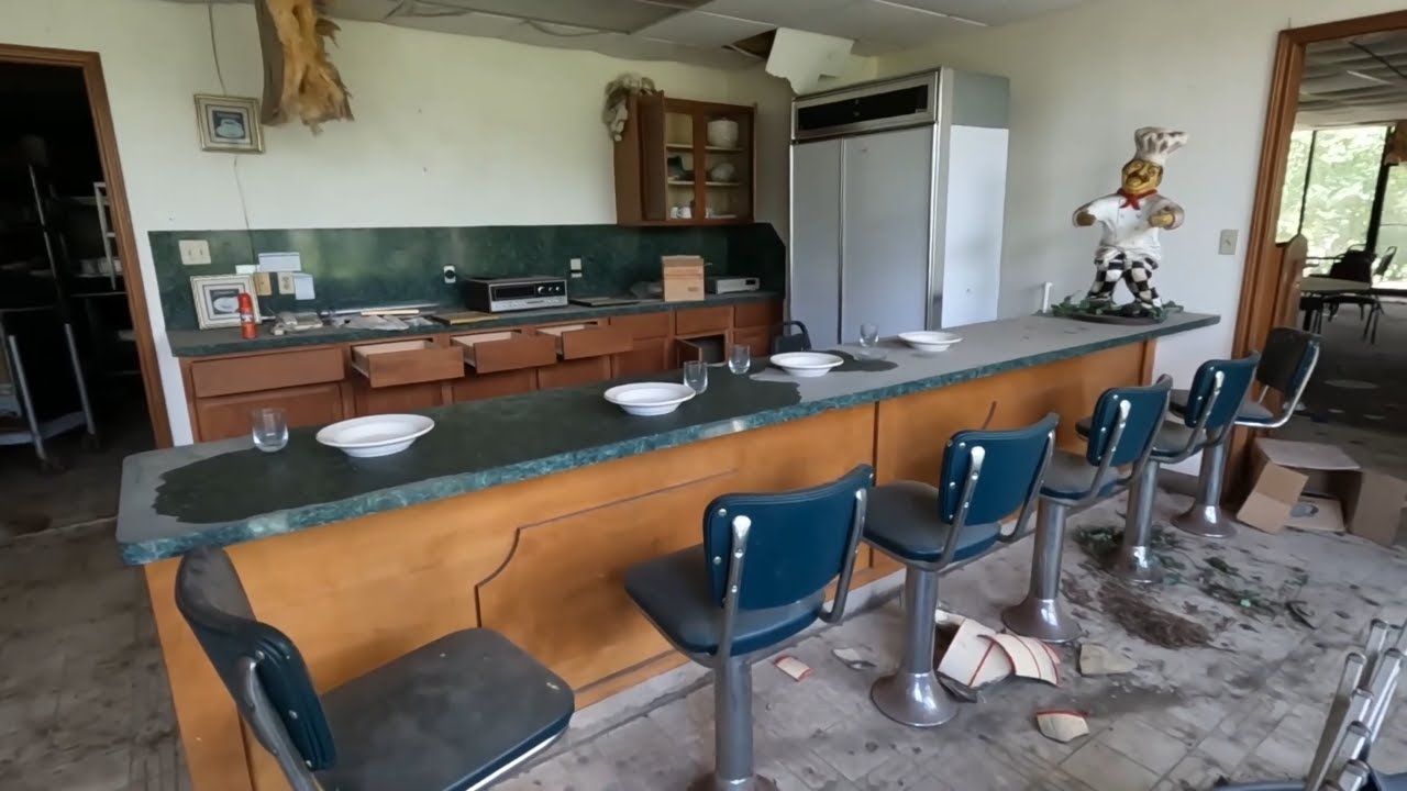 Abandoned Restaurant With EVERYTHING Still Inside