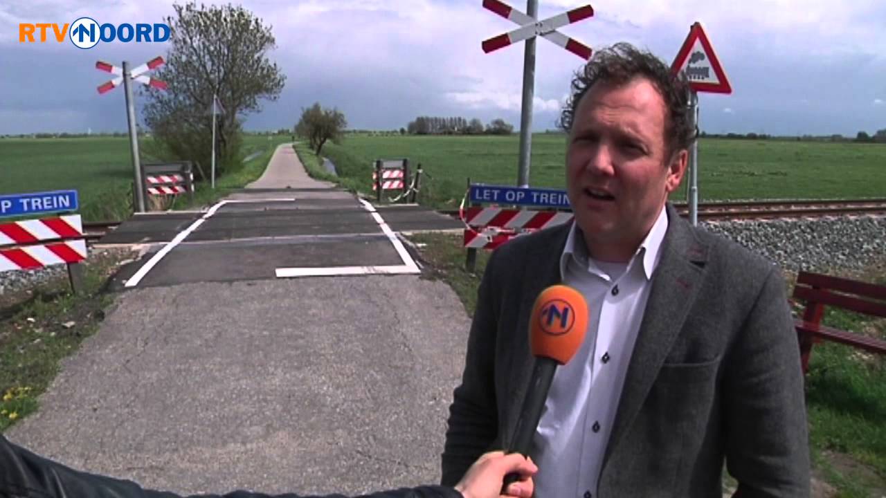 Gevaarlijke spoorwegovergang Winsum gaat dicht - RTV Noord