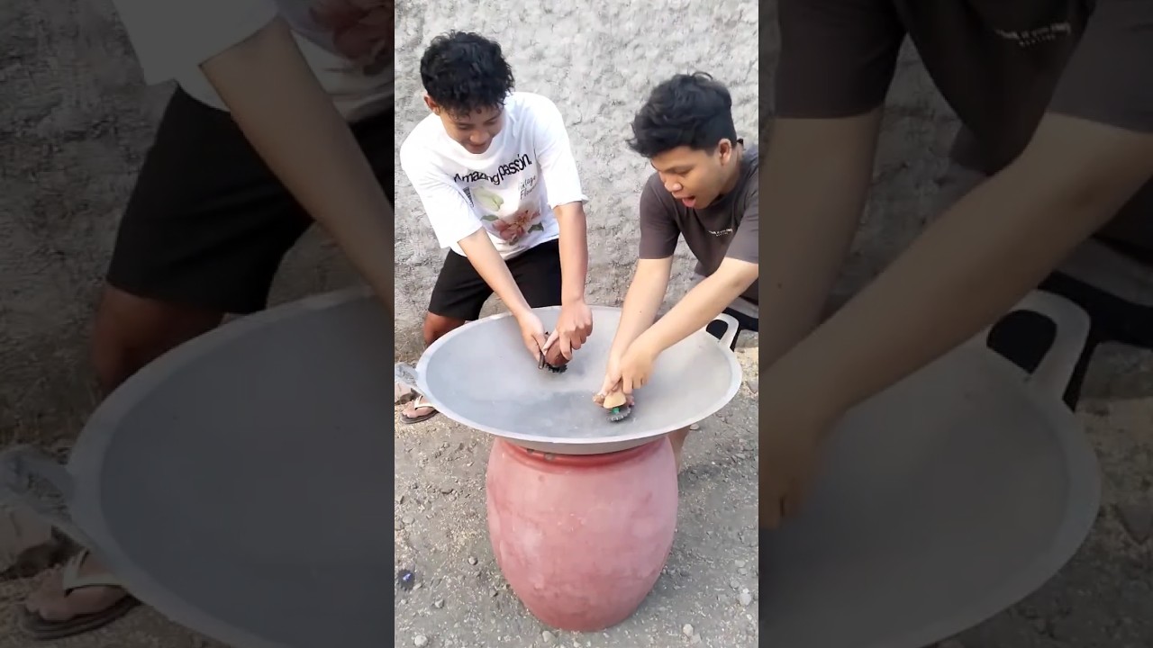 TANTANGIN YOGA GEMBUL ADU BEYBLADE BAJA VS BEYBLADE SULTAN EMAS#beyblade#gasing#shorts