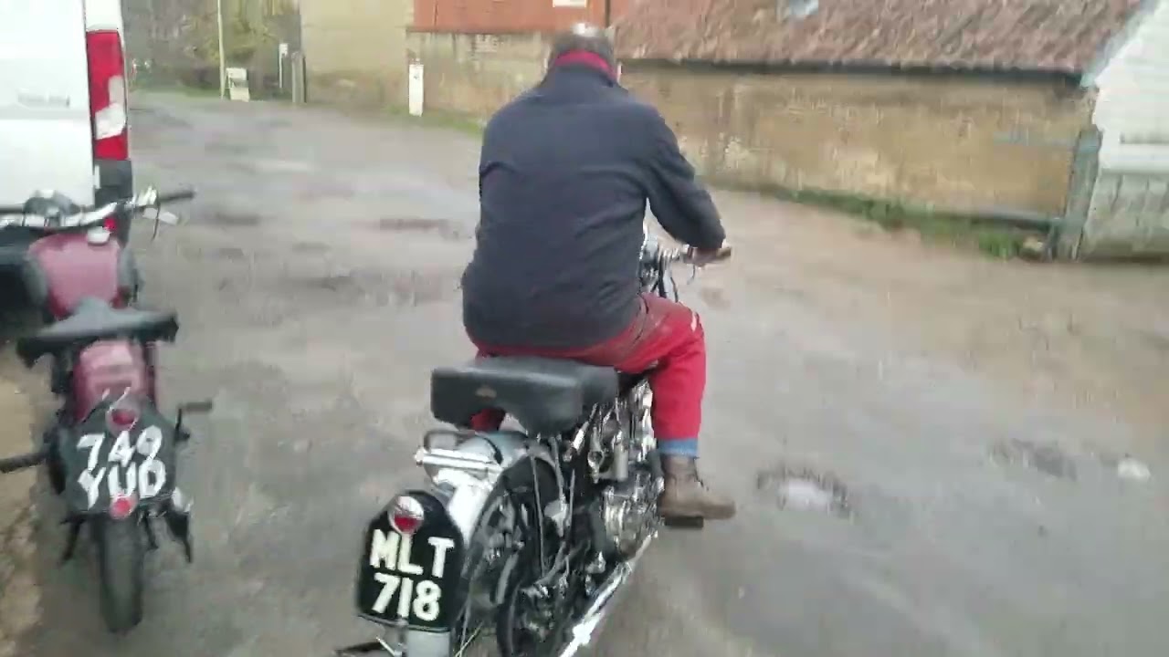 1951 Vincent C Rapide 1000cc at Andy Tiernans #08356VCT