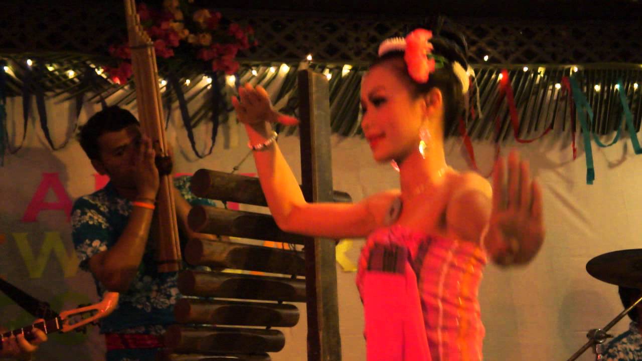 Isaan-dancing.MP4