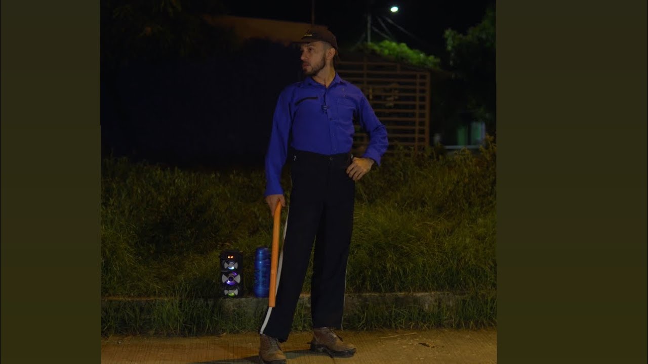 El vigilante ganándose una marañita