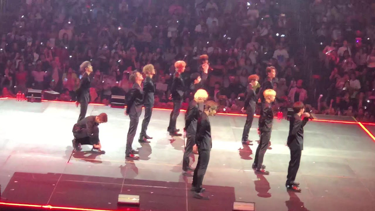 SEVENTEEN (세븐틴) CLAP (박수) KCONLA Night 2
