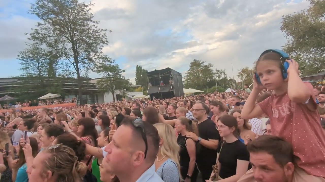 LEA - Konzerteröffnung (Sommer + Treppenhaus) LIVE