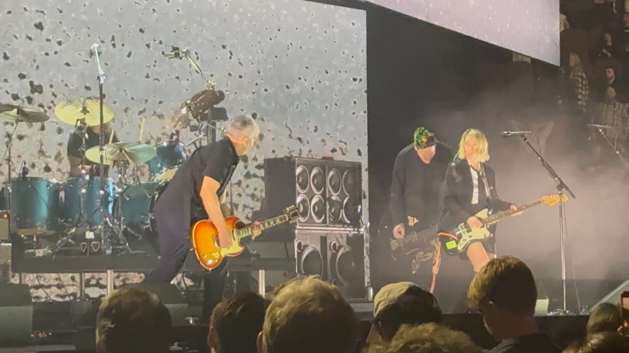 Nirvana reunion + Violet Grohl “All Apologies” live at FireAid Los Angeles