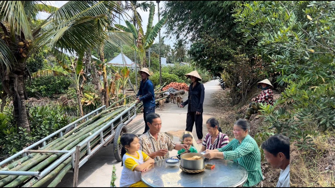 Được Chú Ba Phụ Đi Đốn Tre  Mẹ Và Thím Ba Nấu Nồi Bánh Canh Chà Bá Đãi   Cho Cả Nhà BLMT # 118