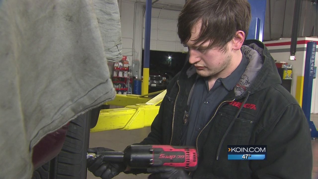 Membership-only auto shop cuts car repair costs