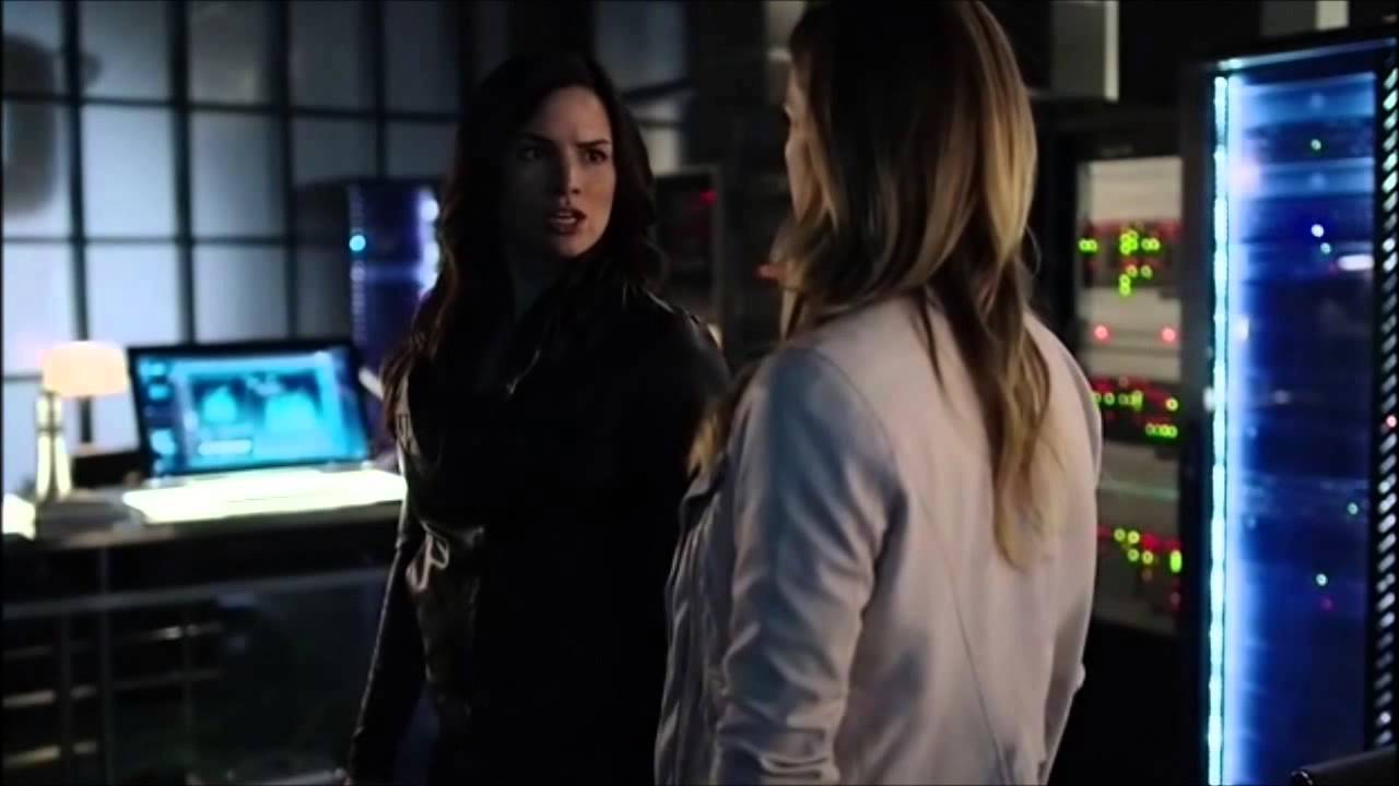 Arrow 3x21 Felicity 