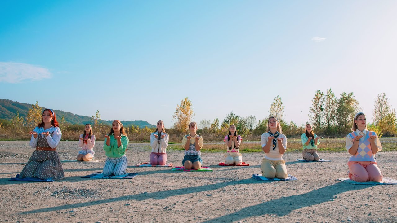 Picture Book /Choreography by Lucija Miletić/ "Stop the Music" by Cosmo Sheldrake