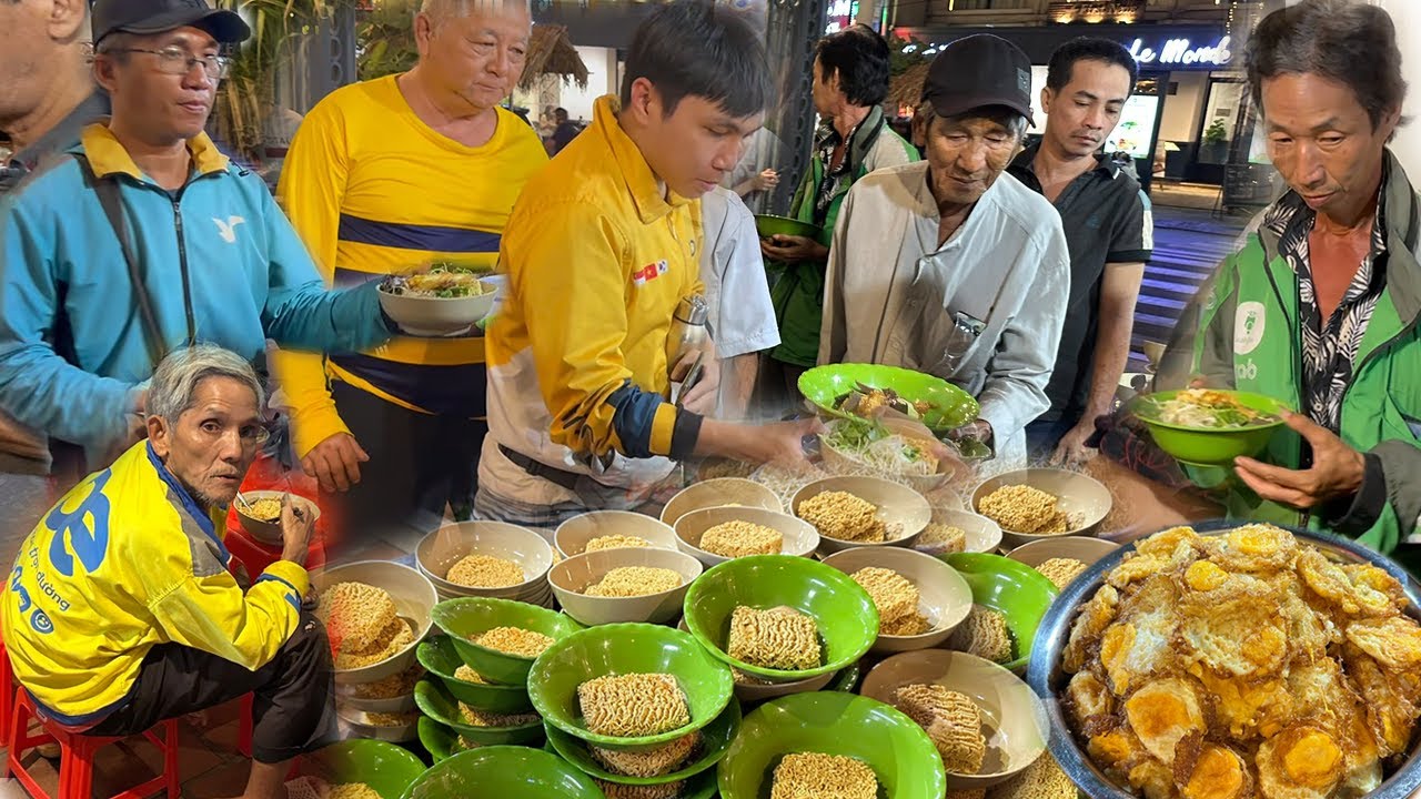 450 Tô Mì trứng 0 Đồng ấm lòng tại Giáo Xứ đêm tối khuya người dân lao động náo nức xếp hàng ghé ăn