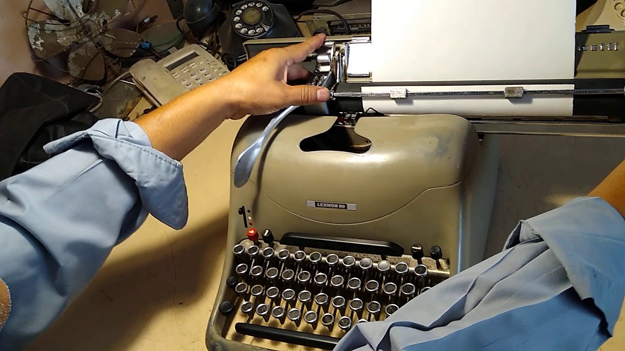 Maquina de escribir antigua OLIVETTI LEXICON AÑO 1948