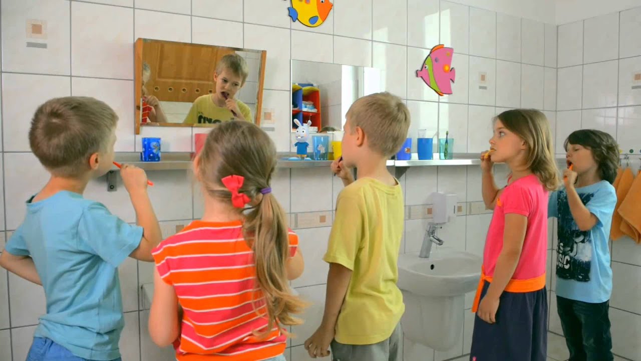 Królik Pampiś uczy dzieci