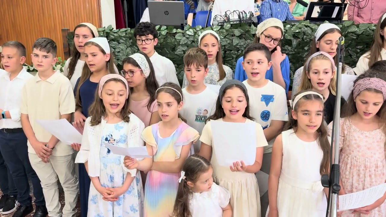 FLOARE DALBĂ M-AI FĂCUT IISUS - Botez Luca Daniel Corciovă | Oastea Domnului Roma, 01.06.2025