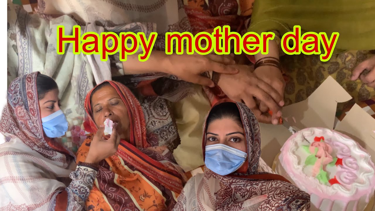 Happy mother day celebrate!!!!meri birthday ki choti se party Di sister ny!!!!
