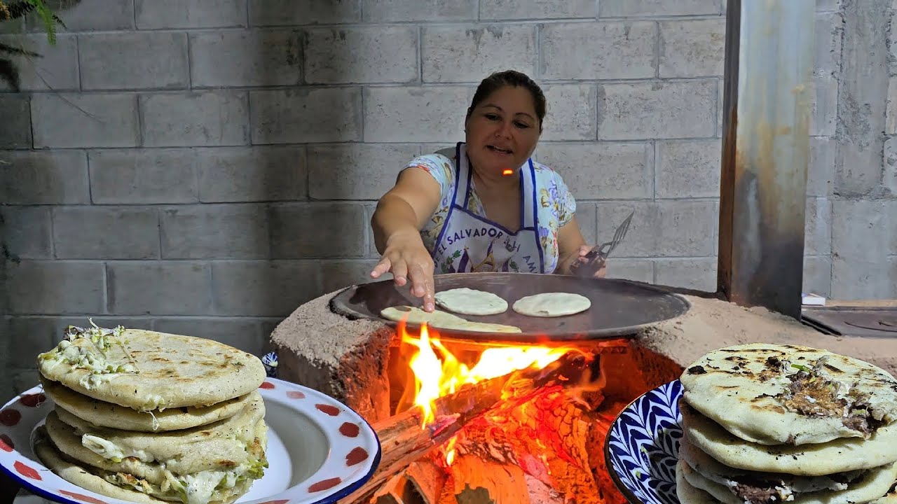 Así hice PUPUSAS en mi COCINA de LEÑA bajo una fuerte TORMENTA en El CAMPO.