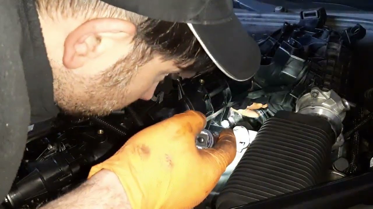 1° parte smontaggio pompa alta pressione BMW GT 530 anno 2012 @Dominik Automotive