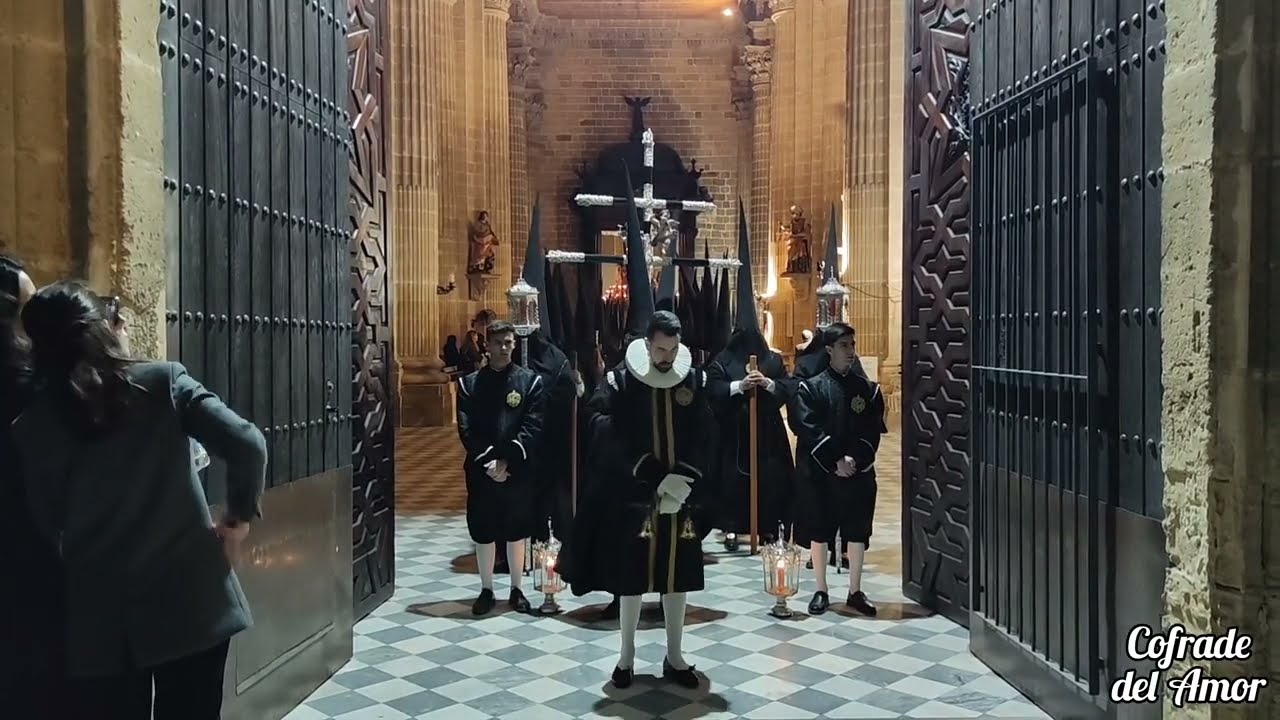 Sagrada Mortaja, salida de Catedral, Sábado Santo Jerez 2024