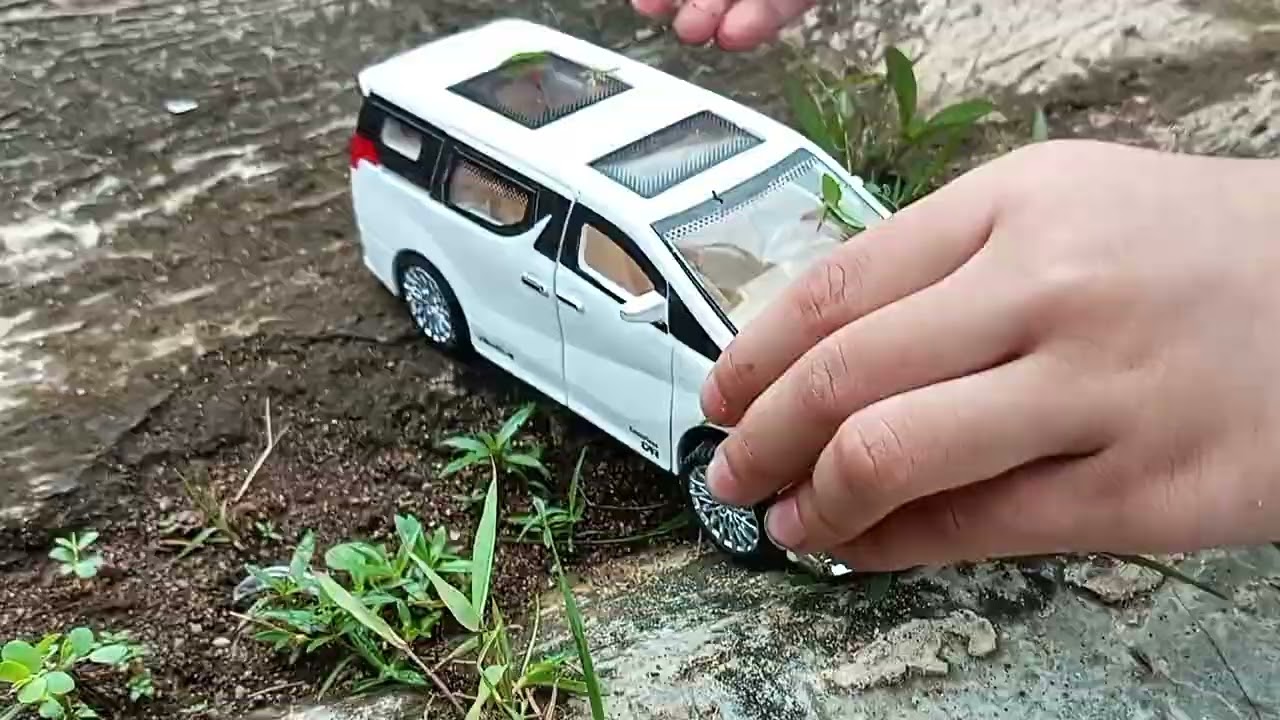 Ada mobil Alphard terbengkalai 😱