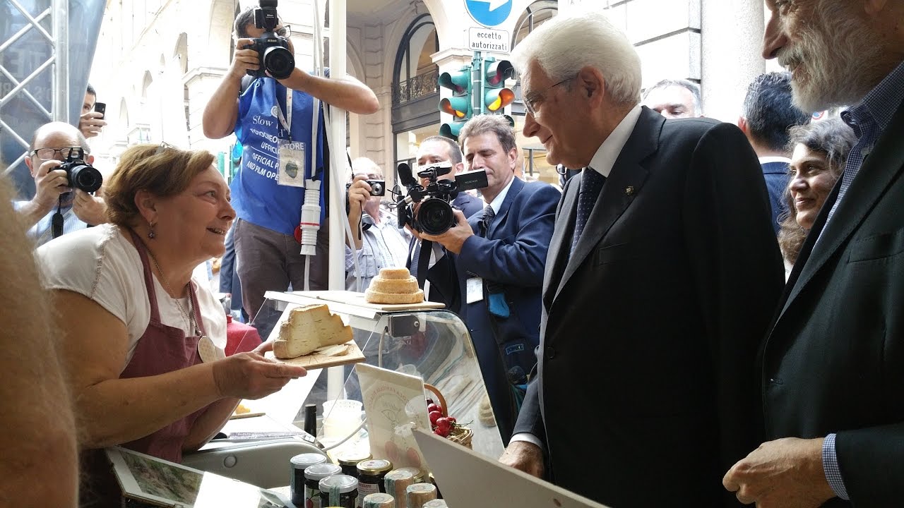 Torino: Mattarella visita gli stand del Salone del Gusto