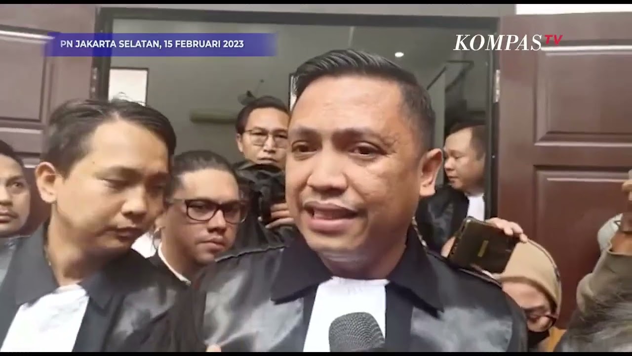 Tangis Ronny Talapessy Pecah Usai Hakim Vonis Eliezer 1,5 Tahun Penjara