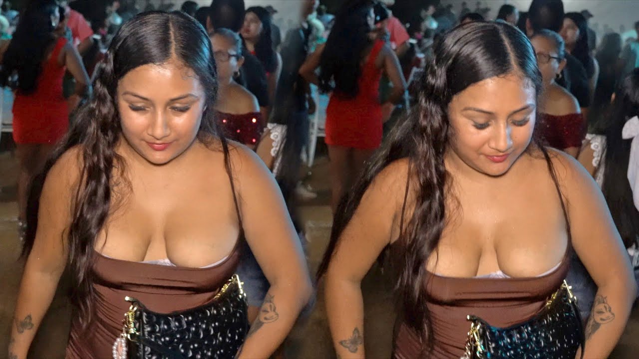 Mujeres Hermosas Bailando Con Bertín y Su Condesa En La Costas De Guerrero, Mex. 