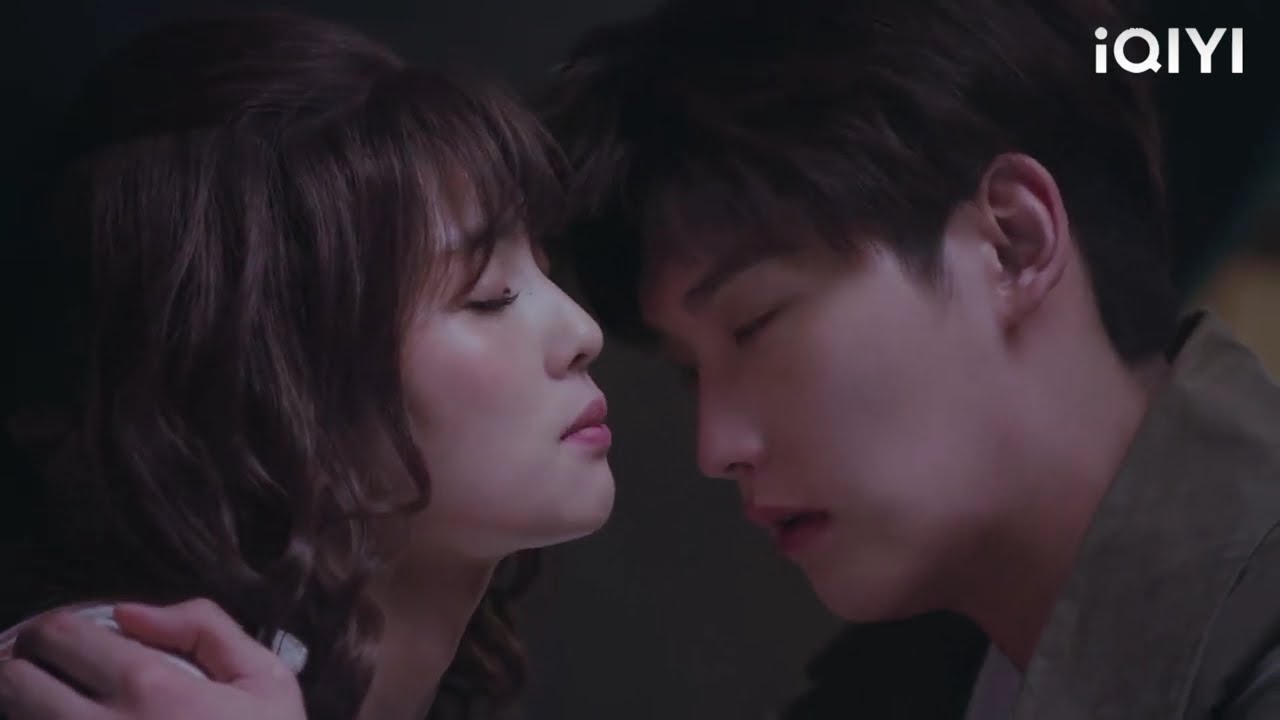 ซินเดอเรลล่ากอดซีอีโออย่างเมามายและจูบเธออย่างดุเดือด และเขาก็ไม่ระงับความรู้สึกอีกต่อไป