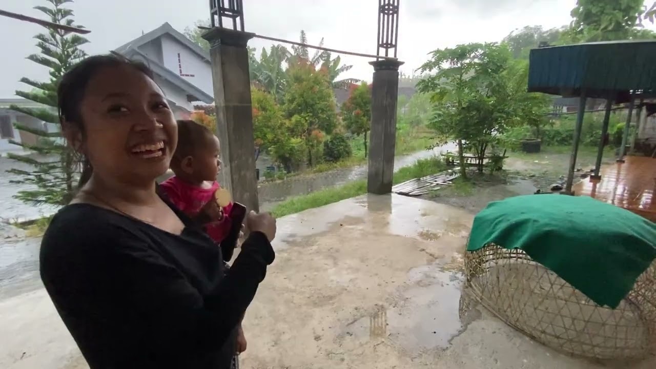 NAYRA DANDANG GAES MLAKU NOK NGAREP OMAH KOK ISO TIBO