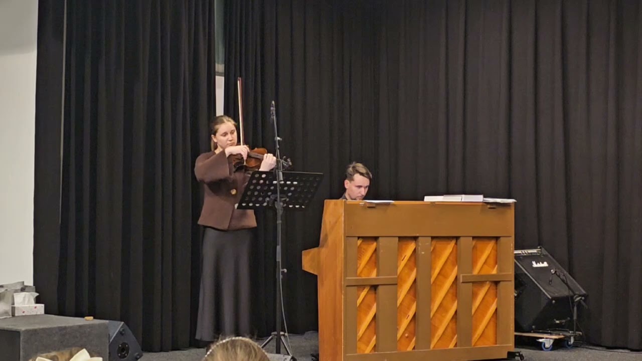 «Часы на руках у каждого» сольное произведение на скрипке 🎻 Анжела Биленко 