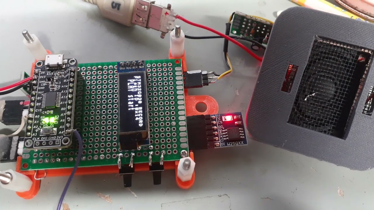 Merry X-mas. Voice recorder by STM32G030