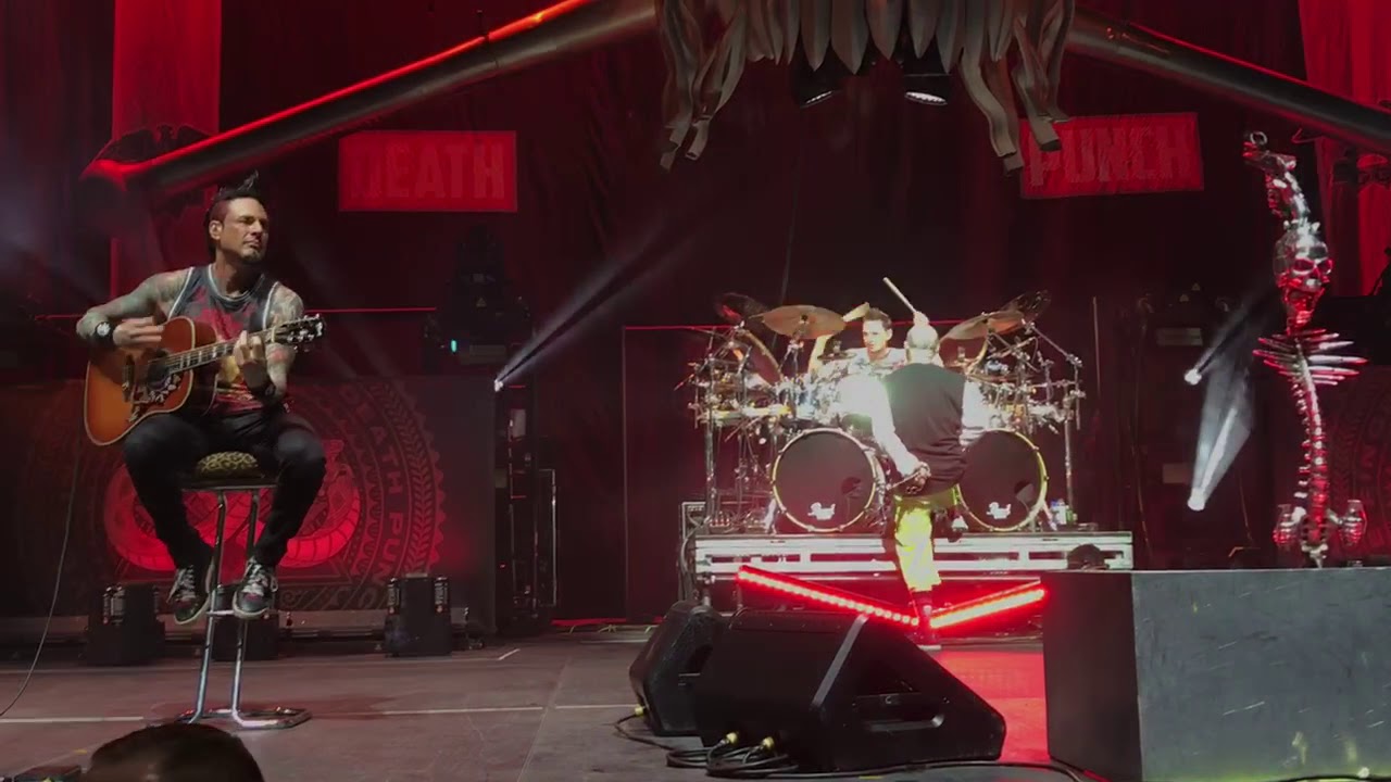 Five Finger Death Punch - Battle Born Pensacola Bay Center Florida 11 / 15 / 2019